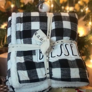 Rae Dunn Buffalo Check Sherpa Throw